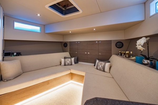 IMPULSIVE 58ft Vanquish Yachts Yacht For Sale