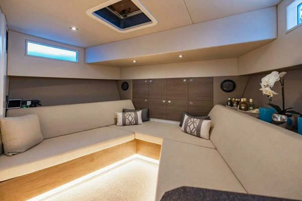 2019 Vanquish Yachts 58