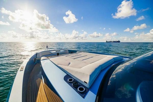 2019 Vanquish Yachts 58
