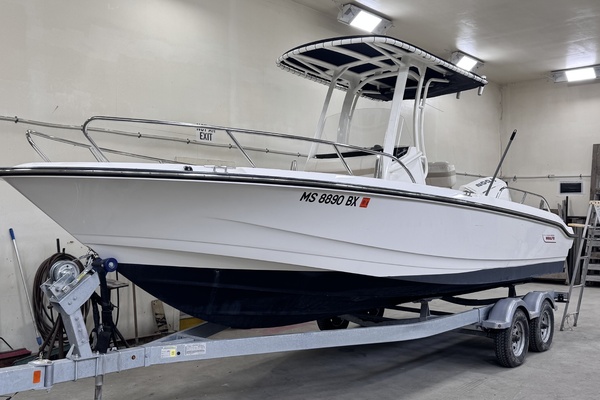 22ft Boston Whaler Yacht For Sale