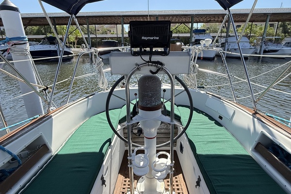 LOU ANN 34ft Pacific Seacraft Yacht For Sale