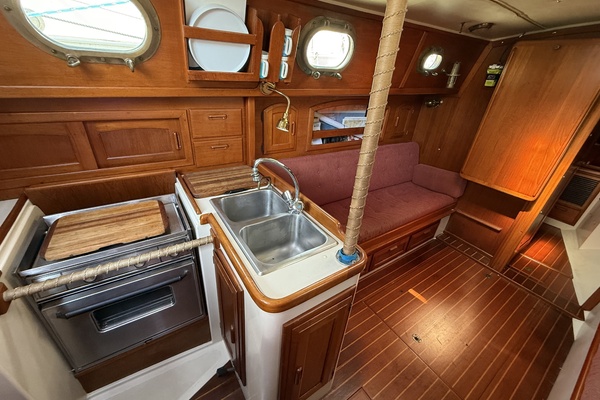 LOU ANN 34ft Pacific Seacraft Yacht For Sale