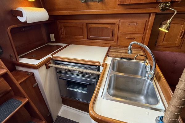 LOU ANN 34ft Pacific Seacraft Yacht For Sale