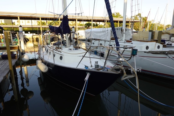 LOU ANN 34ft Pacific Seacraft Yacht For Sale