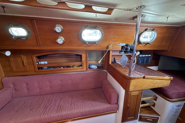 LOU ANN 34ft Pacific Seacraft Yacht For Sale