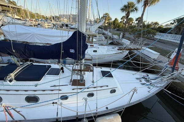 LOU ANN 34ft Pacific Seacraft Yacht For Sale