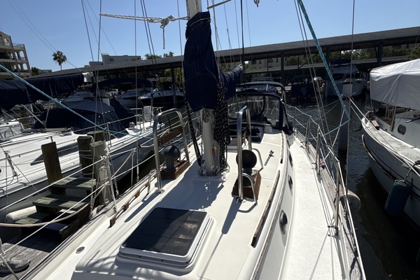 LOU ANN 34ft Pacific Seacraft Yacht For Sale