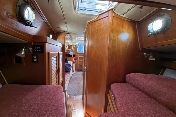 LOU ANN 34ft Pacific Seacraft Yacht For Sale