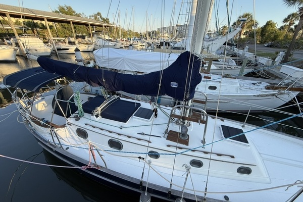 LOU ANN 34ft Pacific Seacraft Yacht For Sale