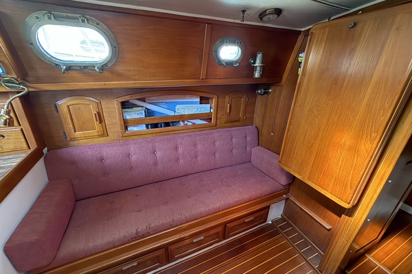 LOU ANN 34ft Pacific Seacraft Yacht For Sale