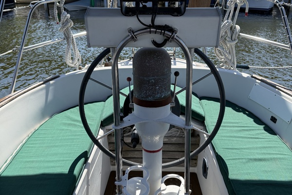 LOU ANN 34ft Pacific Seacraft Yacht For Sale