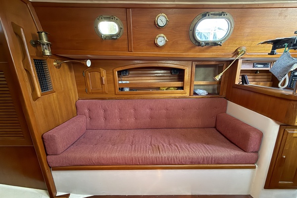 LOU ANN 34ft Pacific Seacraft Yacht For Sale