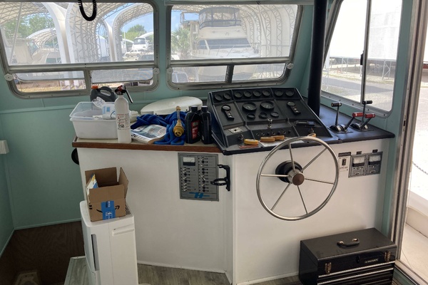 Fun Seeker 40ft Holiday Mansion Yacht For Sale