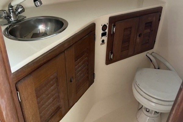 28ft Carolina Classic Yacht For Sale