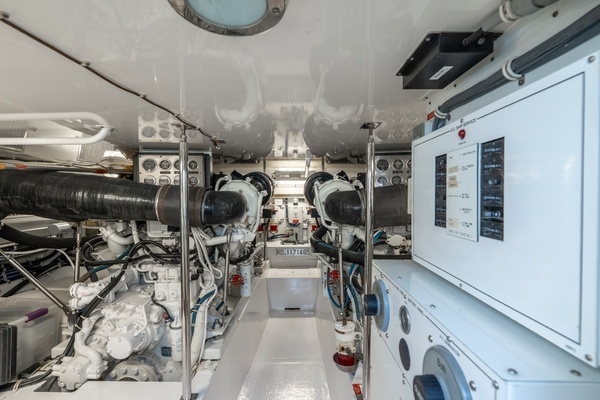 2004 Hatteras 60