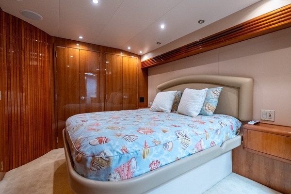 2004 Hatteras 60