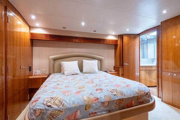 2004 Hatteras 60
