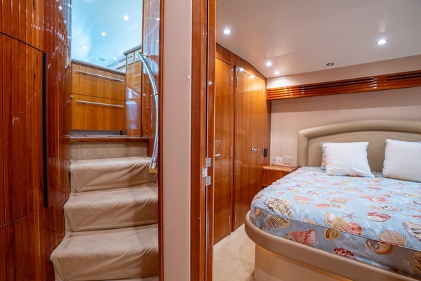 2004 Hatteras 60