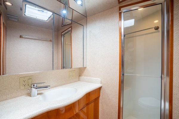 2004 Hatteras 60