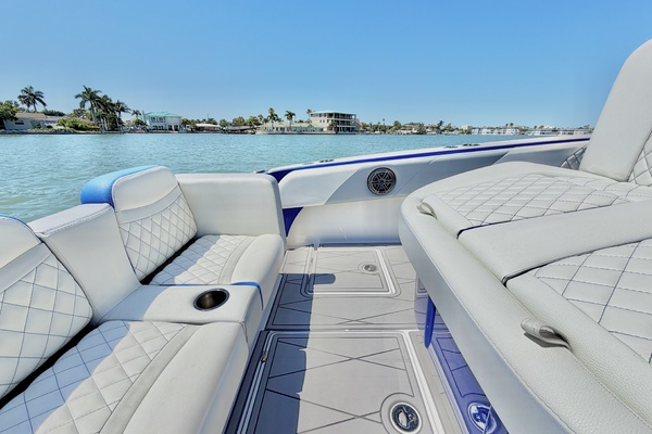 35ft Statement Yacht For Sale