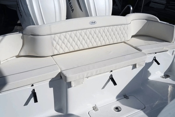 Photo of the 2026 Sea Hunt Ultra 305SE