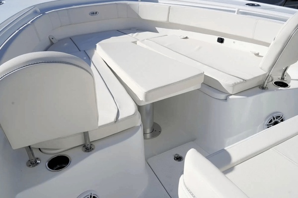 Photo of the 2026 Sea Hunt Ultra 305SE