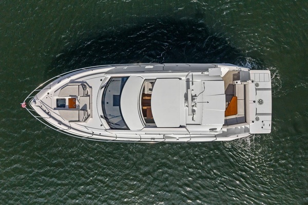 2022 Cruisers Yachts 46
