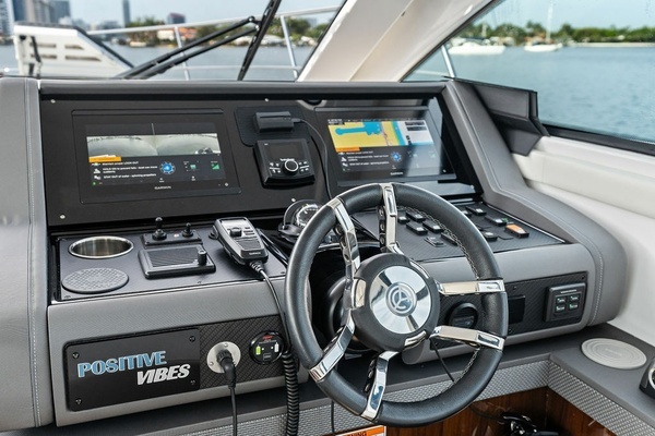 2022 Cruisers Yachts 46