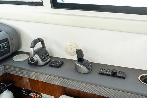 2022 Cruisers Yachts 46