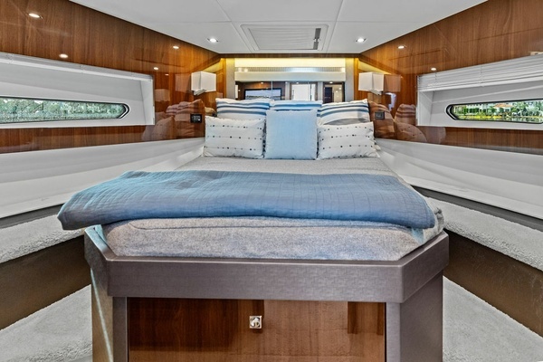 2022 Cruisers Yachts 46