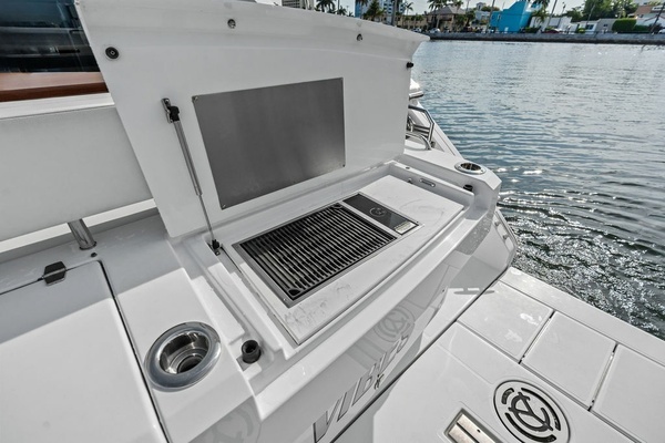 2022 Cruisers Yachts 46