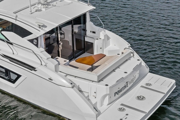 2022 Cruisers Yachts 46