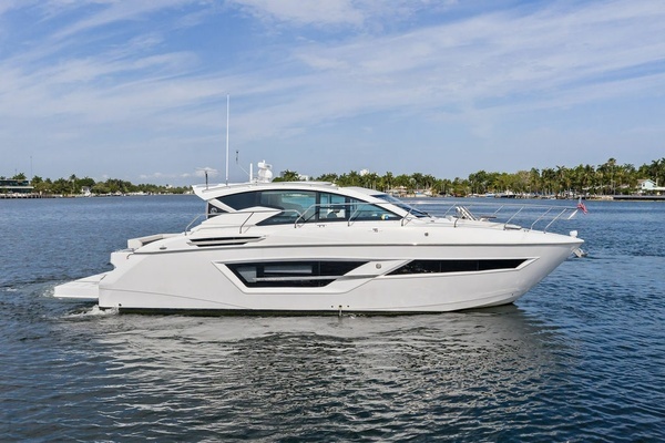 2022 Cruisers Yachts 46