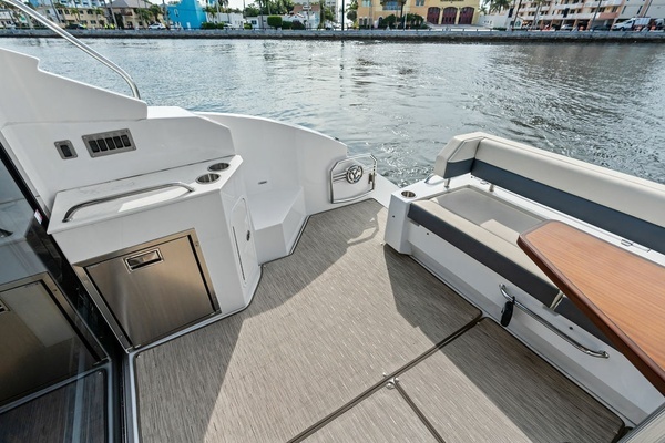 2022 Cruisers Yachts 46