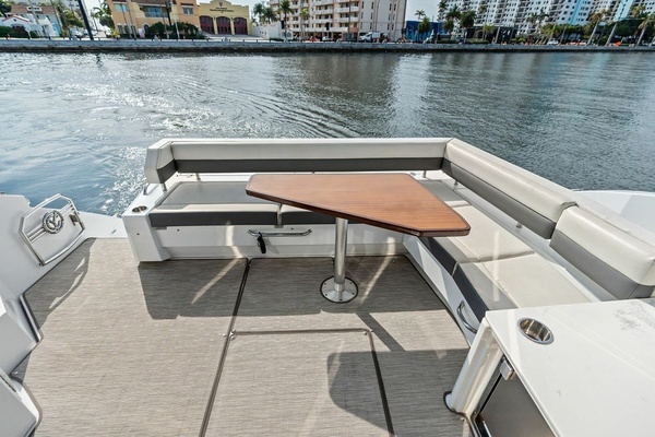 2022 Cruisers Yachts 46