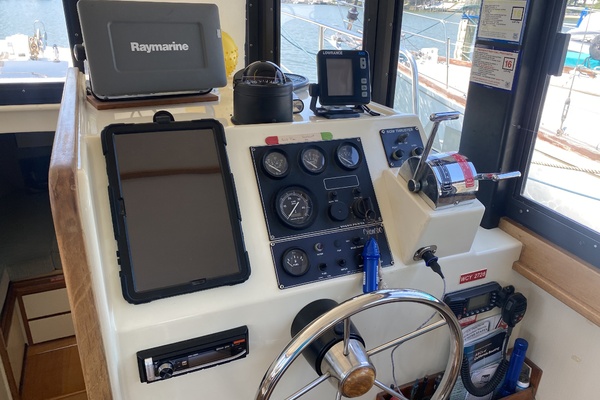 31ft Camano Yacht For Sale