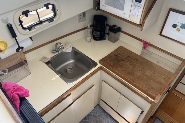 31ft Camano Yacht For Sale