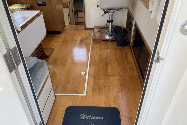 31ft Camano Yacht For Sale