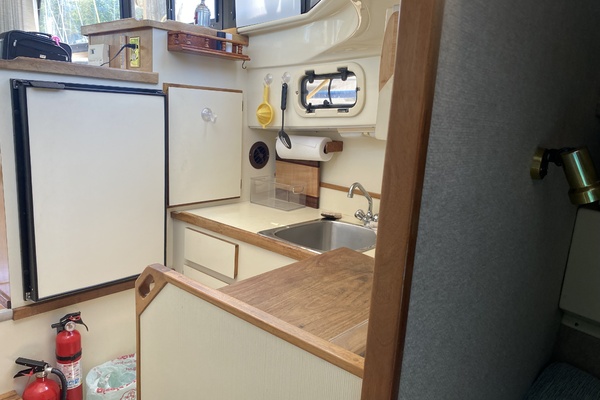 31ft Camano Yacht For Sale