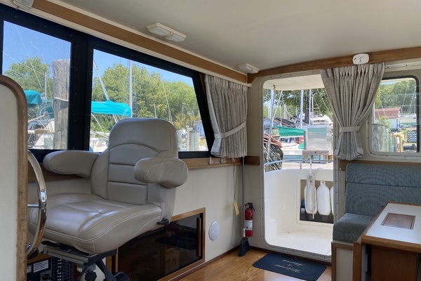 31ft Camano Yacht For Sale