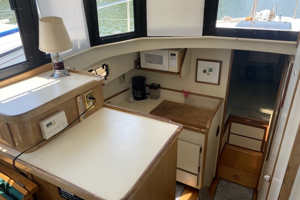 31ft Camano Yacht For Sale