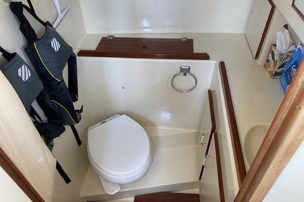 31ft Camano Yacht For Sale