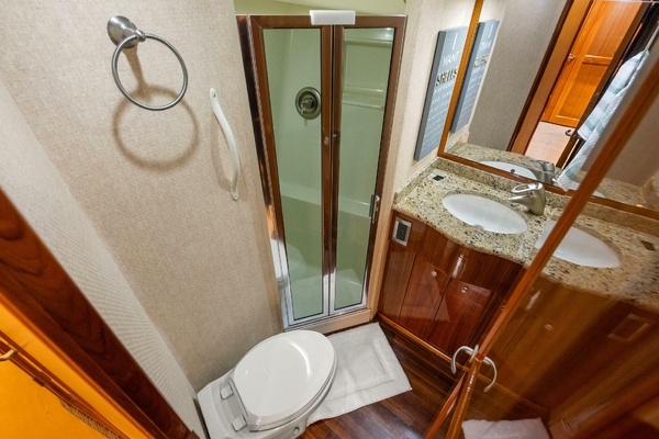 2007 Viking 64