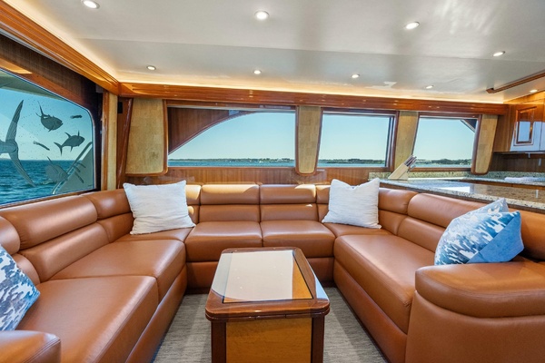 Salon Looking Port