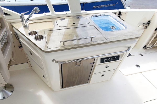 32ft Boston Whaler Yacht For Sale