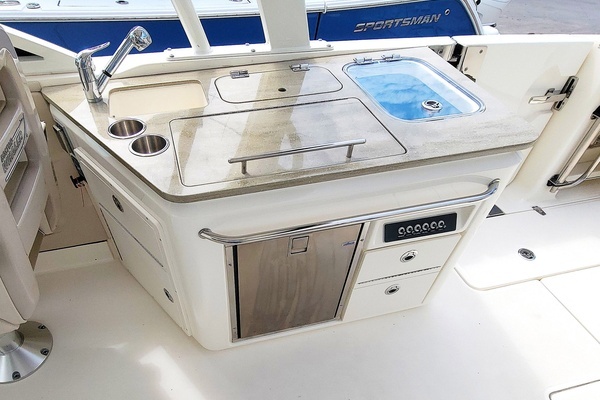 2022 Boston Whaler 32