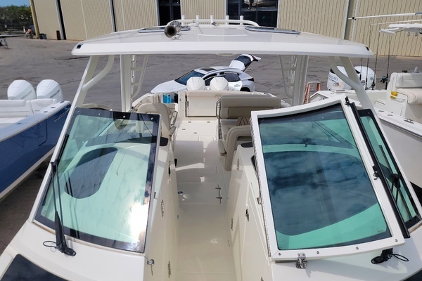 2022 Boston Whaler 32