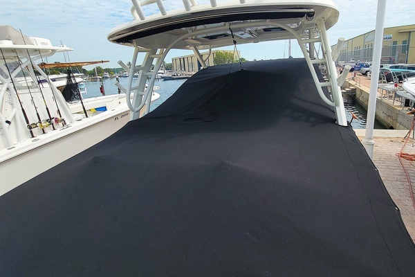 2022 Boston Whaler 32
