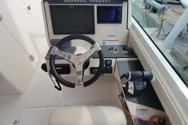 2022 Boston Whaler 32
