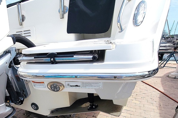 2022 Boston Whaler 32